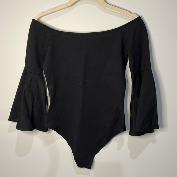 NWT Design lab off the shoulder flare sleeve bodysuit. Black color, size small - Picture 4 of 4